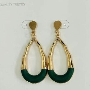 Elegant Gold and Green Teardrop Earrings